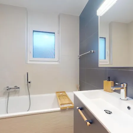 Spacious - Beautiful Terrace With View 洛伊克巴德